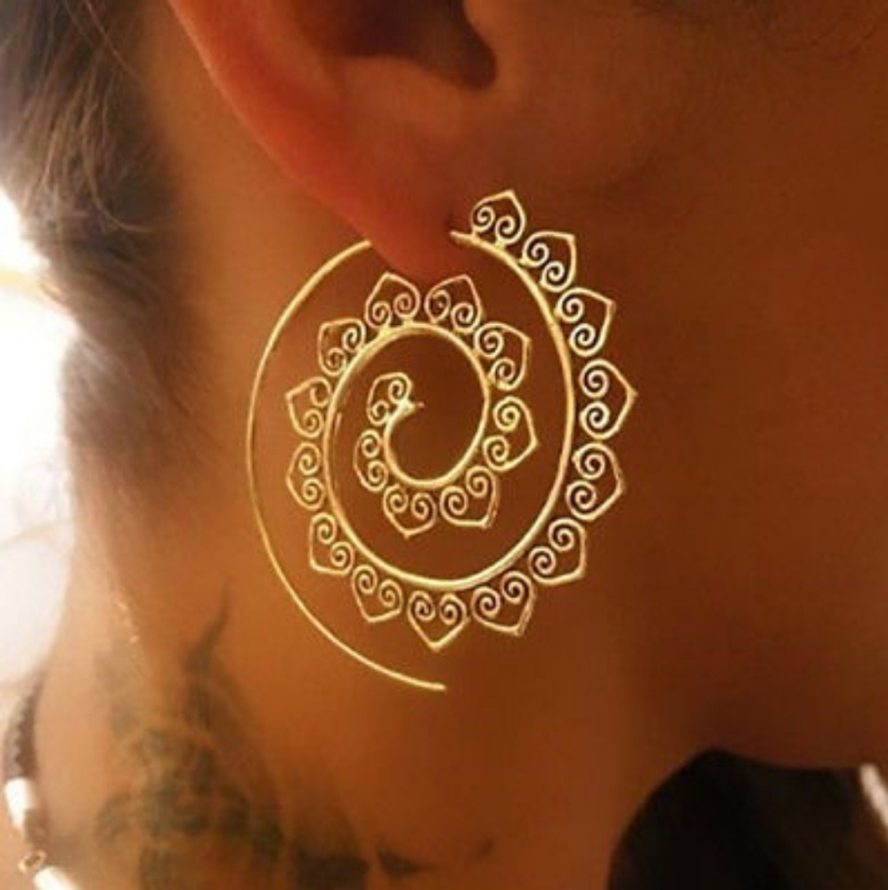 NWOT Boho Gypsy Gold Tone Hoop Earrings